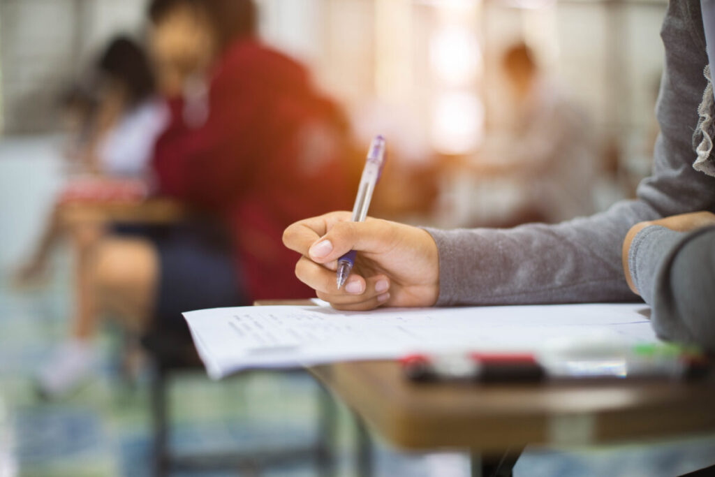 Mâine începe sesiunea de toamnă a examenului de Bacalaureat