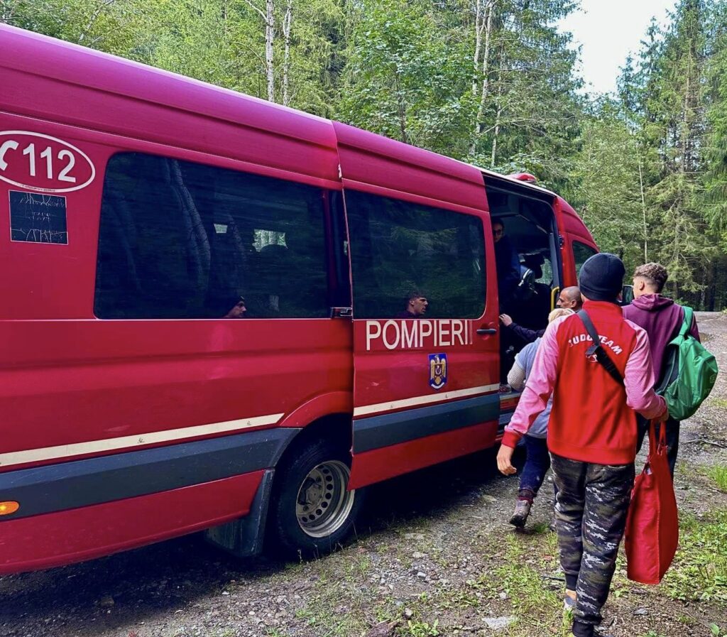 76 de turişti, evacuați din zona Vârfului Moldoveanu