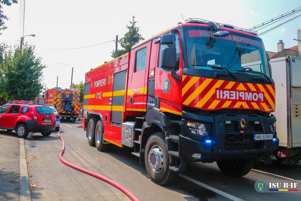 Incendiu puternic la o hală din Popești-Leordeni