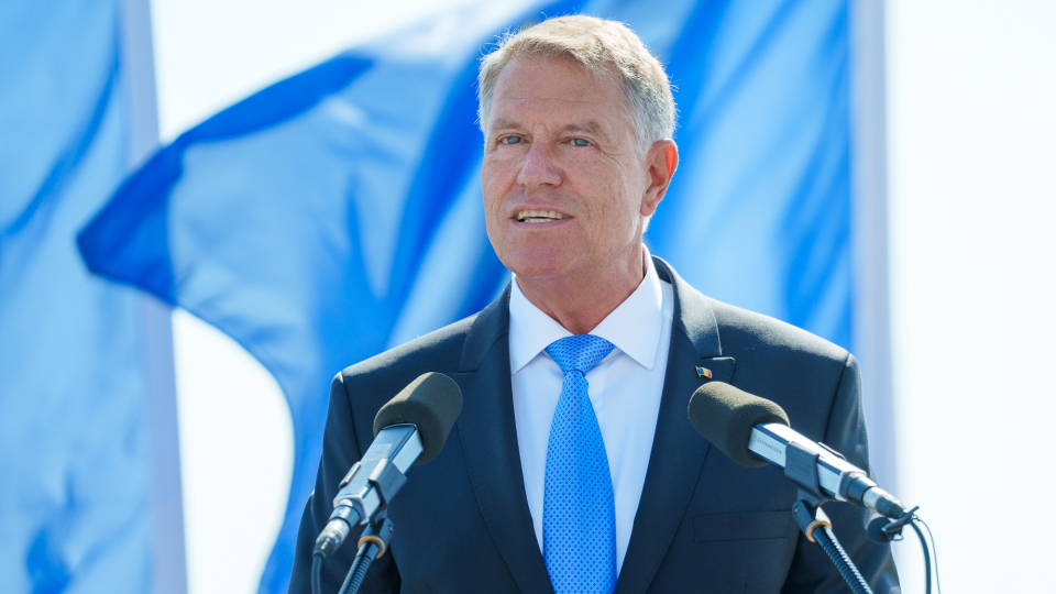 Iohannis a scăpat de suspendare