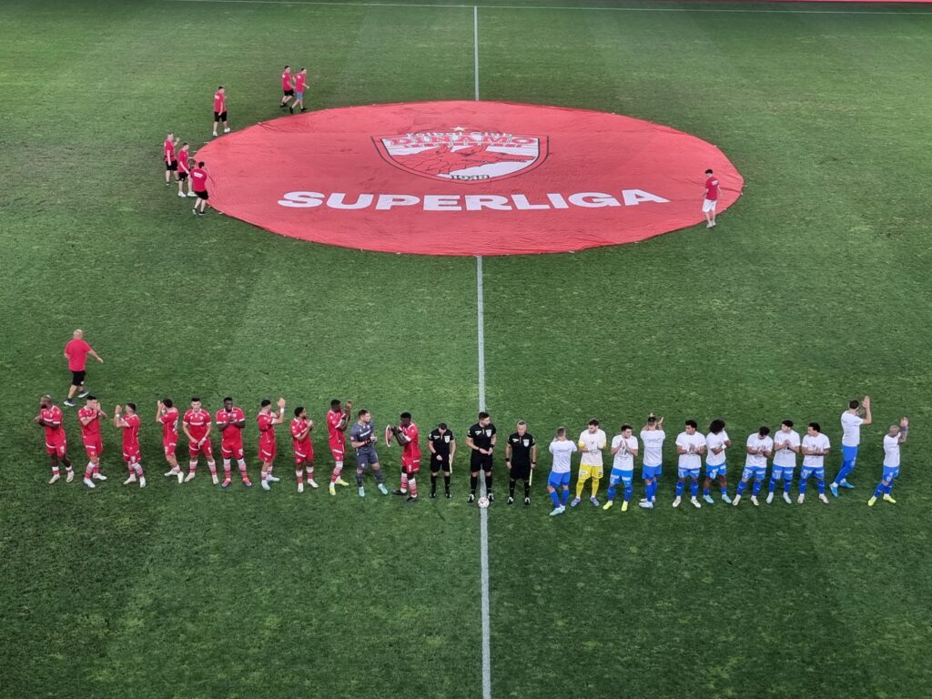 Oltenii plecară mușcați de câini. Dinamo câștigă derby-ul cu Craiova