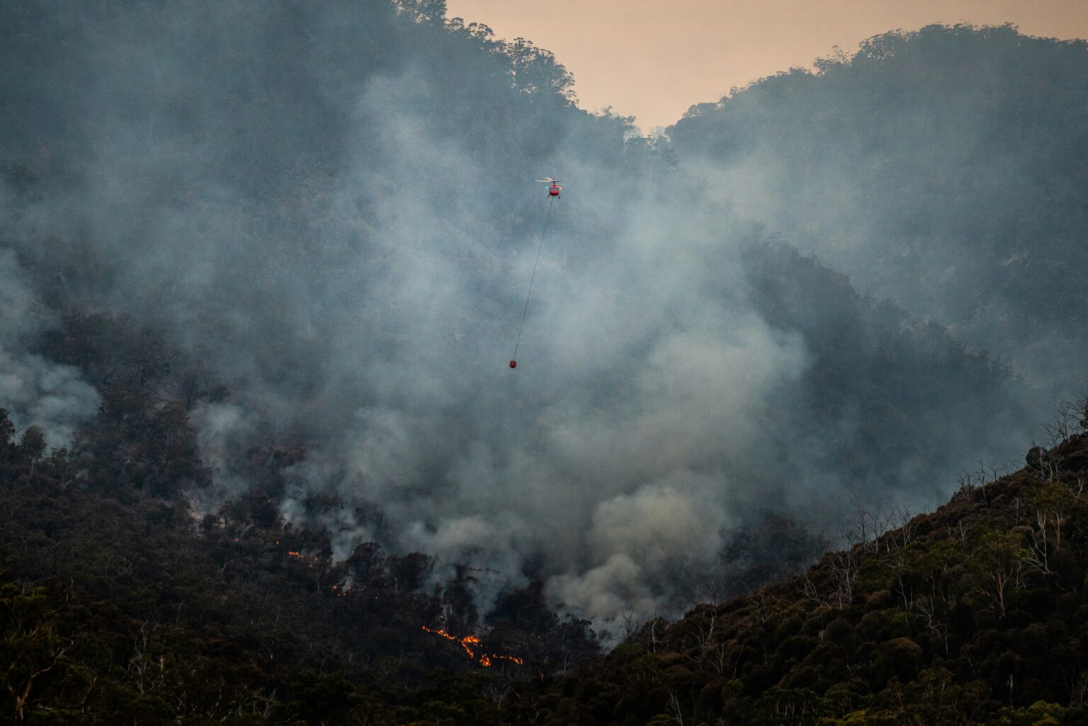 Canada, mistuită de sute de incendii de pădure și vegetație