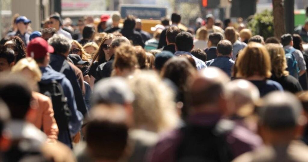 Jumătate dintre angajații din România se așteaptă la creșteri salariale în 2025
