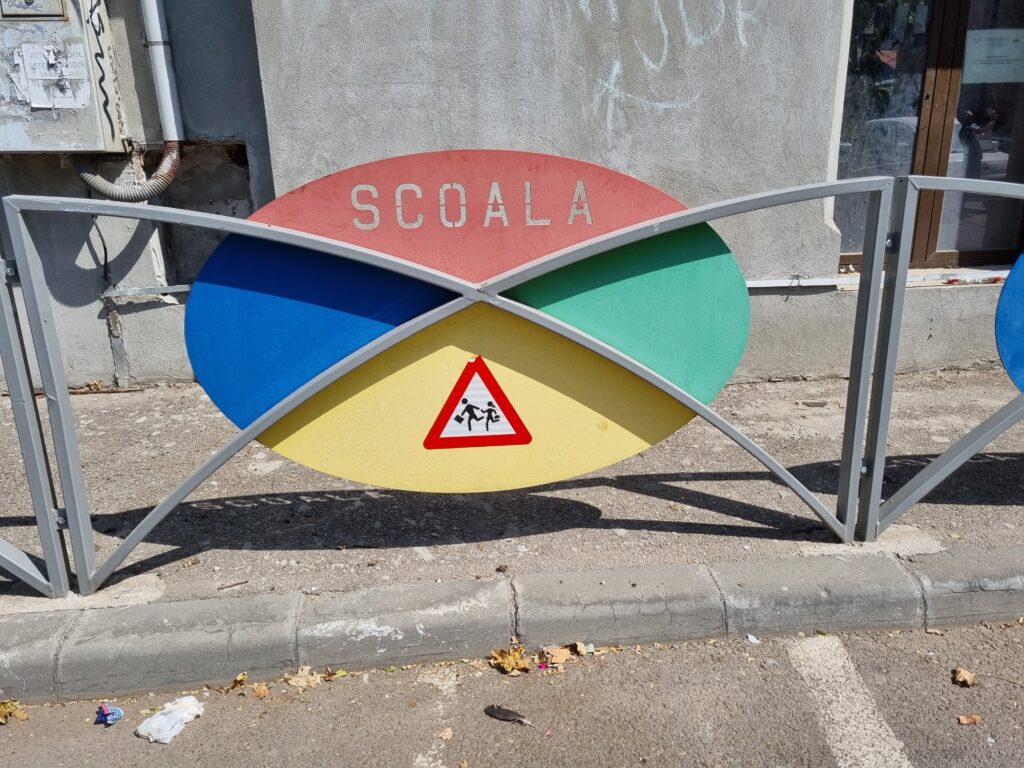 Mii de școli fără autorizație ISU