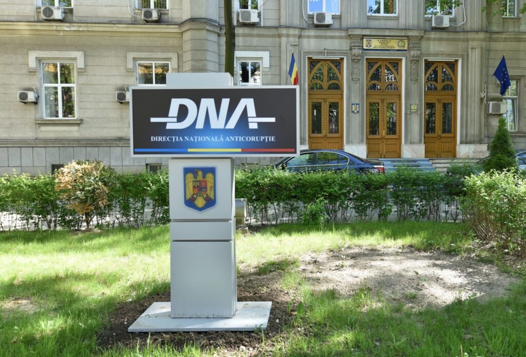 Fost şef al DGASPC Timiş, cercetat de DNA pentru luare de mită