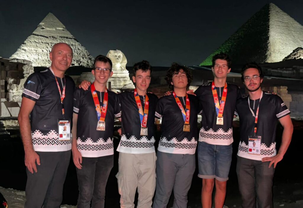 Elevii români au câștigat 4 medalii la Olimpiada Internaţională de Informatică! România, pe locul 2 în Europa