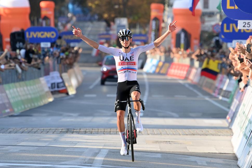 Tadej Pogacar, campion mondial la Zurich! Ciclistul sloven a reușit o triplă istorică