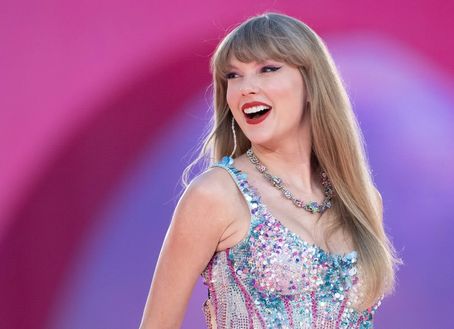 Taylor Swift a devenit cea mai premiată artistă din istoria galei Billboard Music Awards