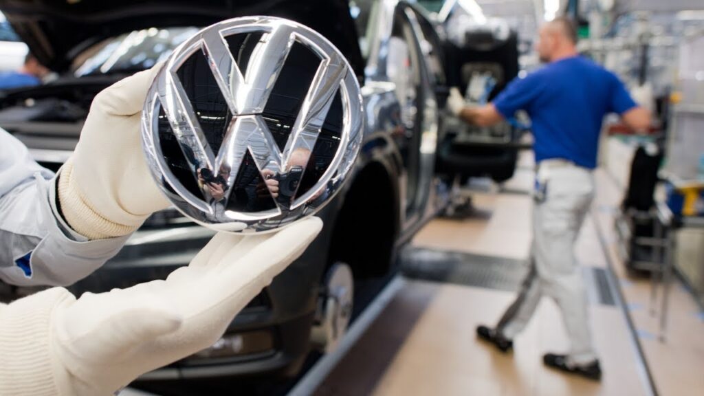 Guvernul german ia în considerare sprijinirea companiei Volkswagen