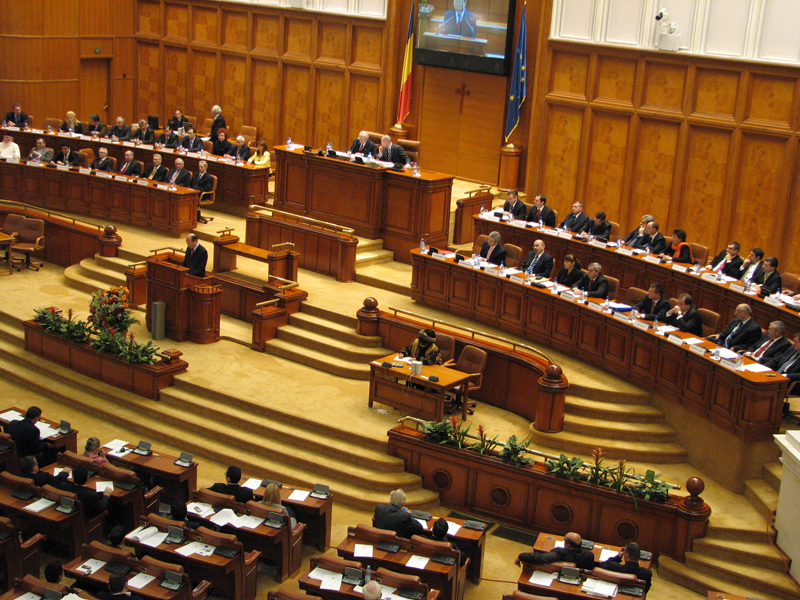 Camera Deputaților a adoptat proiectul privind plafonul de impozitare a pensiilor
