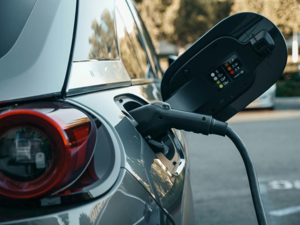 Se văd efectele diminuării subvențiilor RABLA. Vânzările de mașini electrice au scăzut cu 37%
