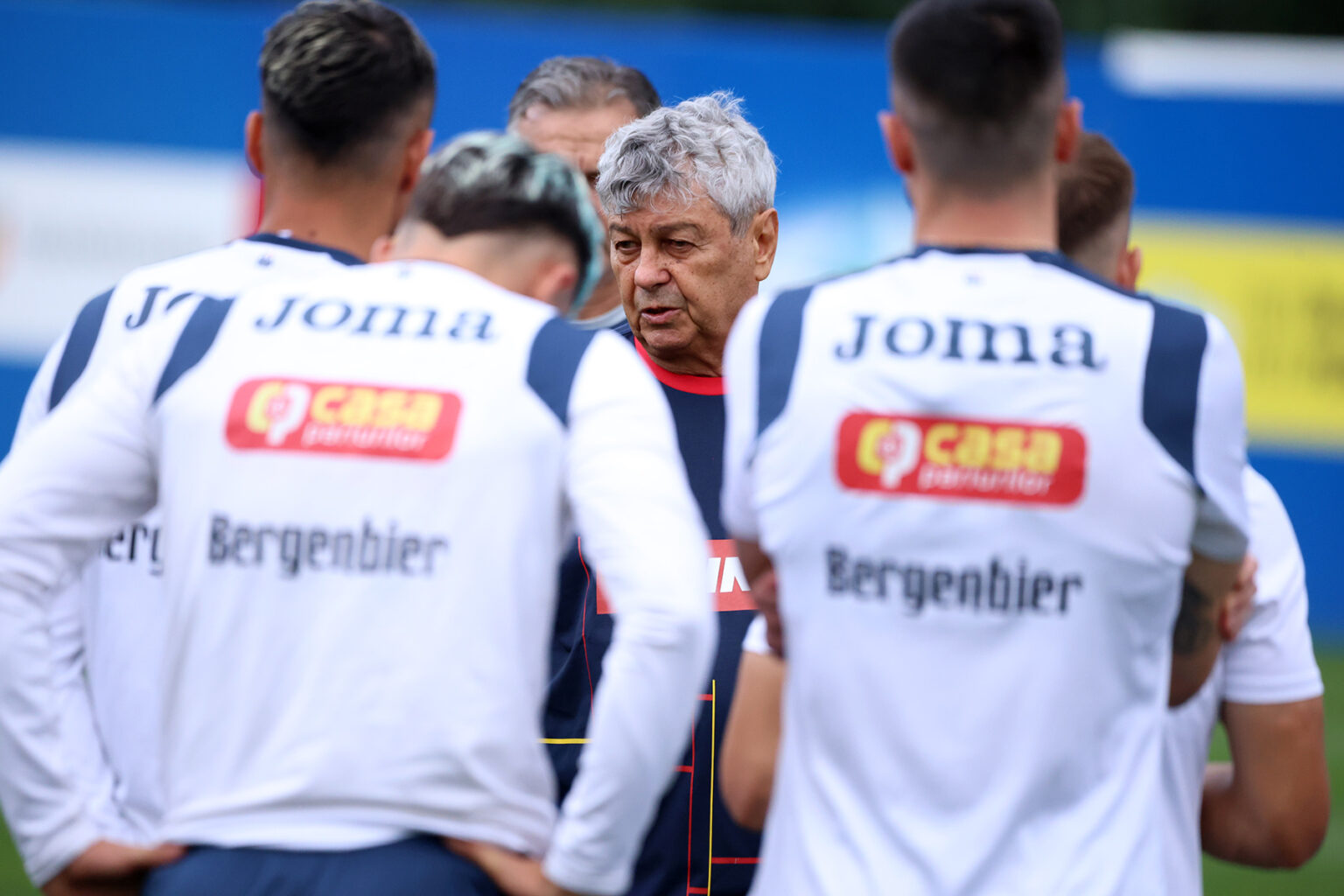 Selecționerul Mircea Lucescu a anunţat convocările preliminare pentru meciurile cu Cipru şi Lituania