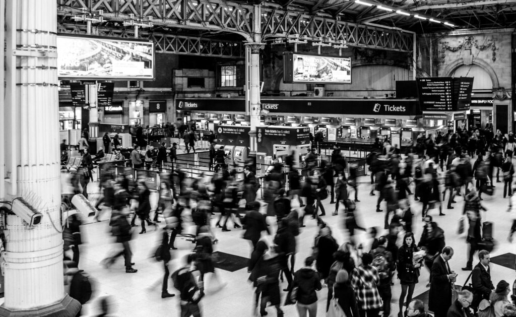 Continuă declinul demografic al României. Sporul natural în luna iulie s-a menținut negativ
