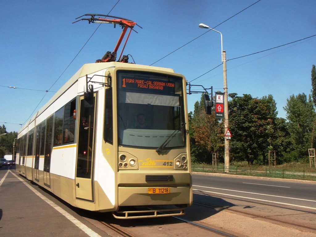 UPDATE: A fost reluată circulația tramvaielor blocate de un accident în Capitală