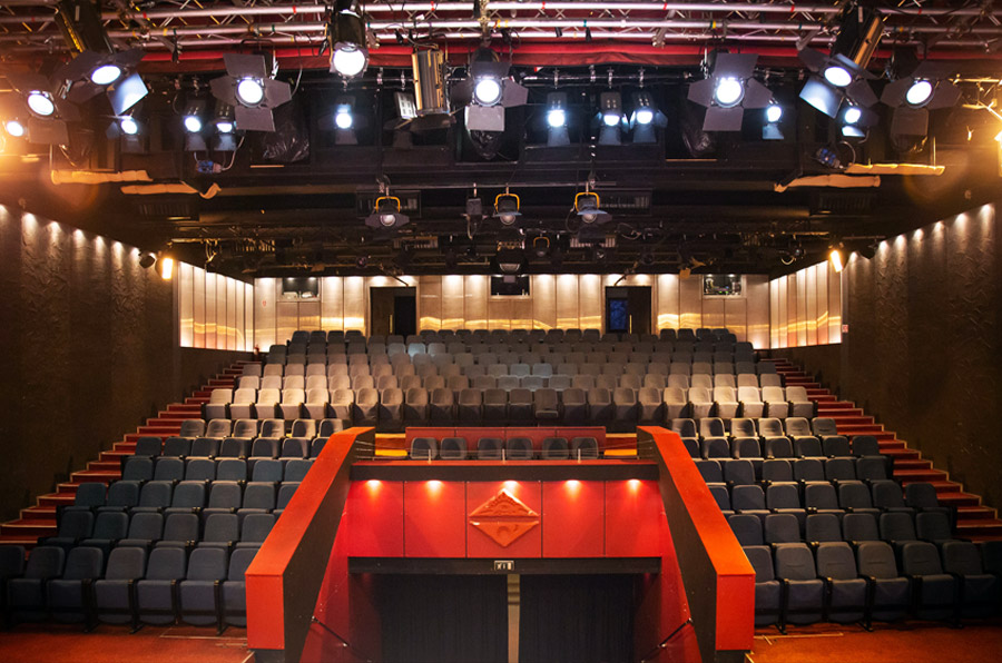 Delapidare de proporții la Teatrul Bulandra! Trei femei și-ar fi însușit 4 milioane de lei din casierie