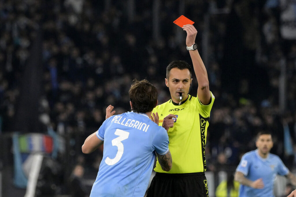 Știm cine va arbitra meciul Glasgow Rangers – FCSB