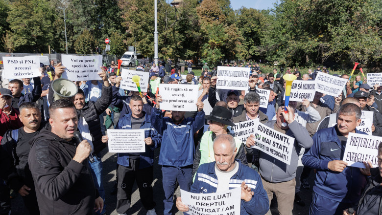 Protest în fața Guvernului! Minerii, energeticienii şi siderurgiştii sunt nemulțumiți de legea pensiilor