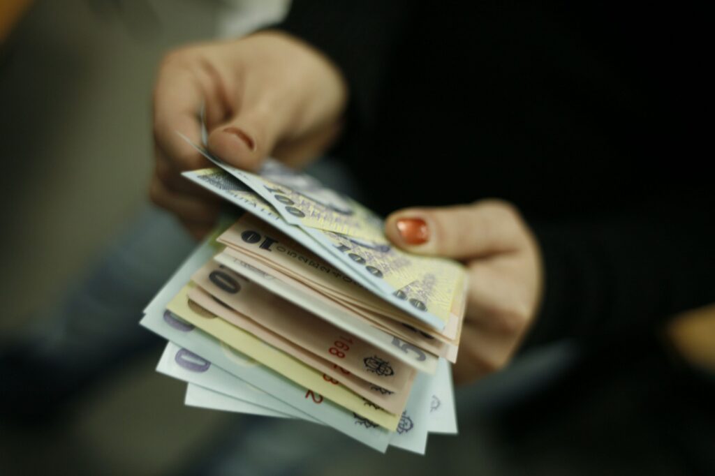La cât a ajuns deficitul bugetar