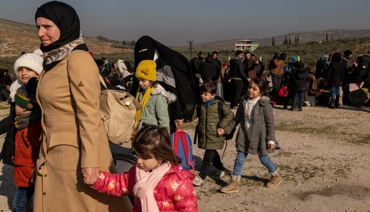 Mii de sirieni s-au întors acasă după căderea regimului lui Bashar al-Assad