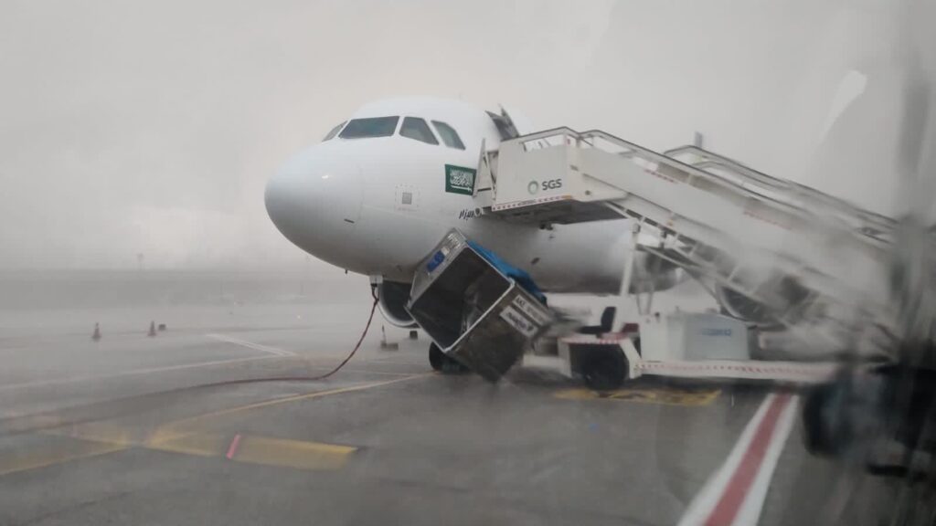 FOTO și VIDEO. Furtună pe aeroport, în Arabia Saudită
