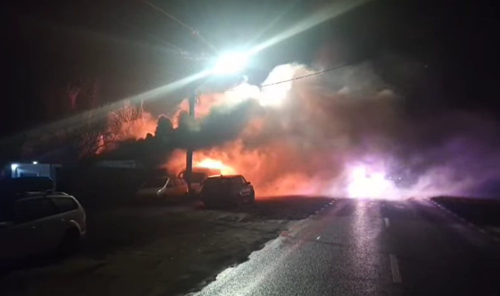 Incendiu puternic în Crevedia, lângă staţia GPL care a explodat în 2023. A fost emis mesaj RO-ALERT