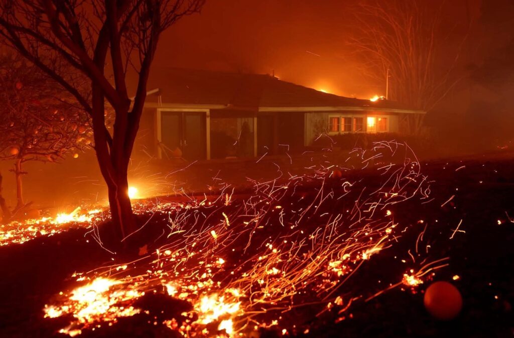 LIVE VIDEO. Incendiu în Los Angeles: Mii de locuinețe, mistuite de flăcări; bilanțul morților