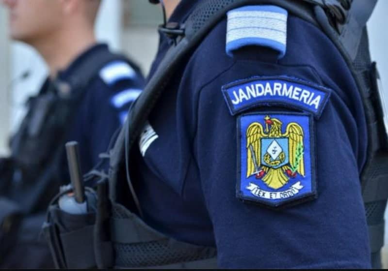 Protestatari AUR, prinși la miting cu bricege, cuțite și substanțe interzise