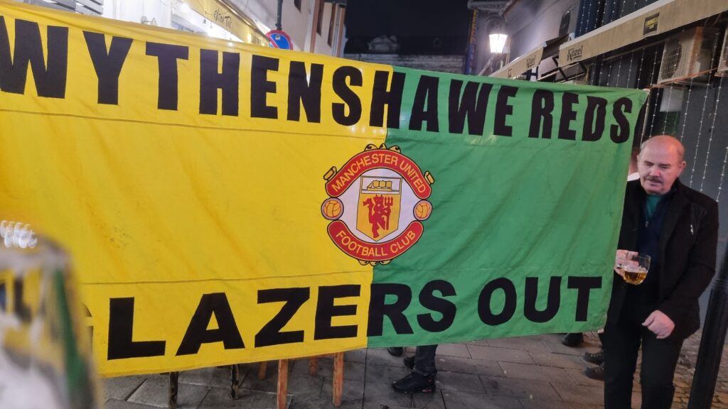 VIDEO. Fanii lui Manchester United au luat cu asalt barurile din Centrul Vechi al Capitalei, încă de seara trecută