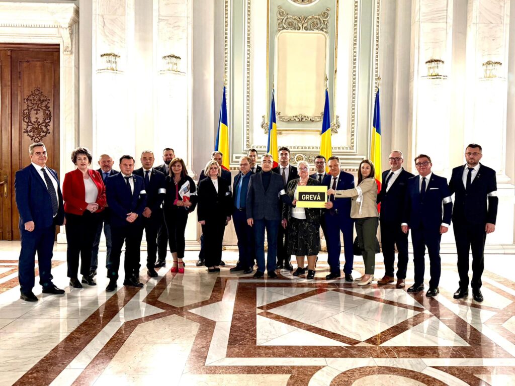 Deputații AUR și POT spun că au intrat în grevă, dar au semnat condica pentru a-și primi banii