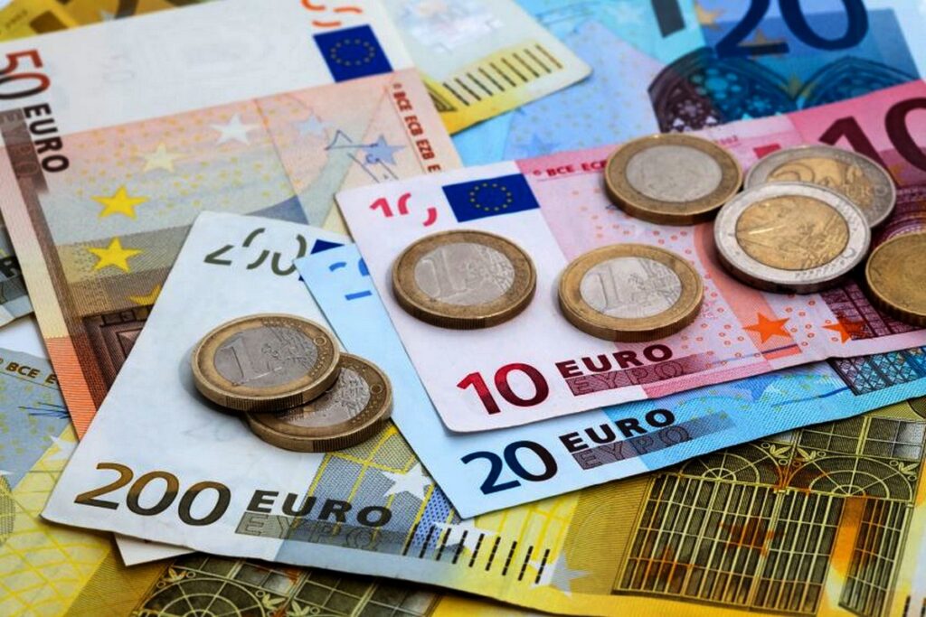 Curs valutar. O nouă depreciere a leului în raport cu euro