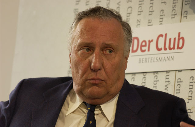A murit scriitorul britanic Frederick Forsyth