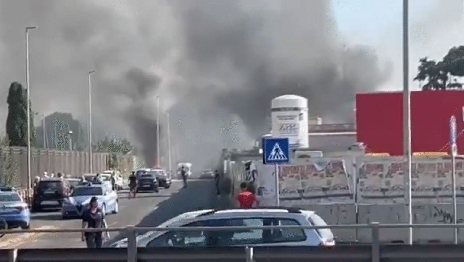 Explozie la o benzinărie din Roma. Cel puțin 20 de persoane au fost rănite