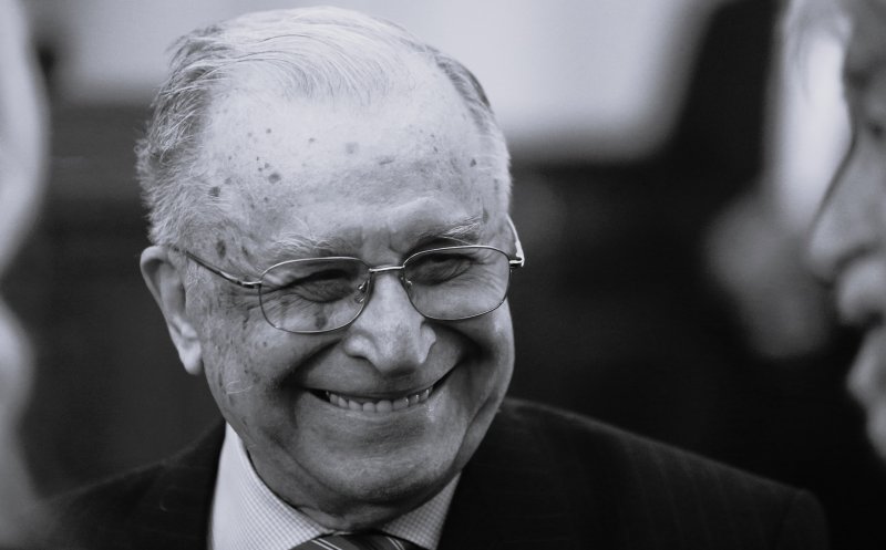 Sicriul fostului președinte Ion Iliescu, depus la Palatul Cotroceni. Românii își pot prezenta condoleanțele